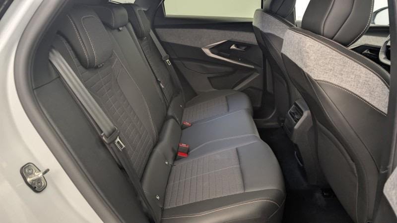PEUGEOT 3008 HYBRID 136 E-DCS6 ALLURE Blanc Okénite – Image 4