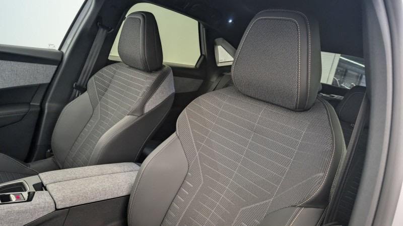 PEUGEOT 3008 HYBRID 136 E-DCS6 ALLURE Blanc Okénite – Image 10