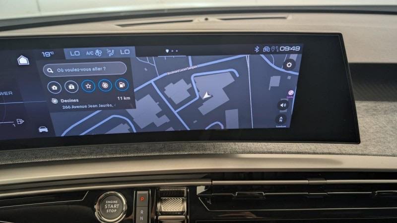 PEUGEOT 3008 HYBRID 136 E-DCS6 ALLURE Blanc Okénite – Image 11