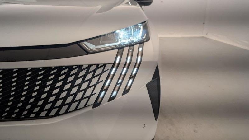 PEUGEOT 3008 HYBRID 136 E-DCS6 ALLURE Blanc Okénite – Image 13