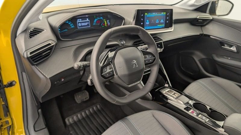 PEUGEOT 208 50 KWH 136CH ALLURE Jaune Faro – Image 9