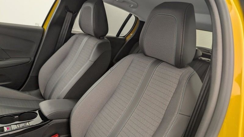 PEUGEOT 208 50 KWH 136CH ALLURE Jaune Faro – Image 11