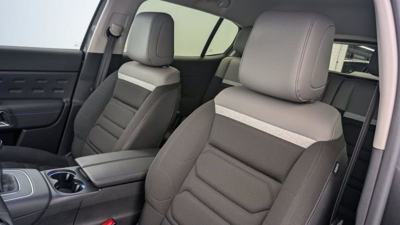 CITROEN C5 Aircross PureTech 130 S S BVM6 C-Series Gris Platinium / Toit Noir – Image 14