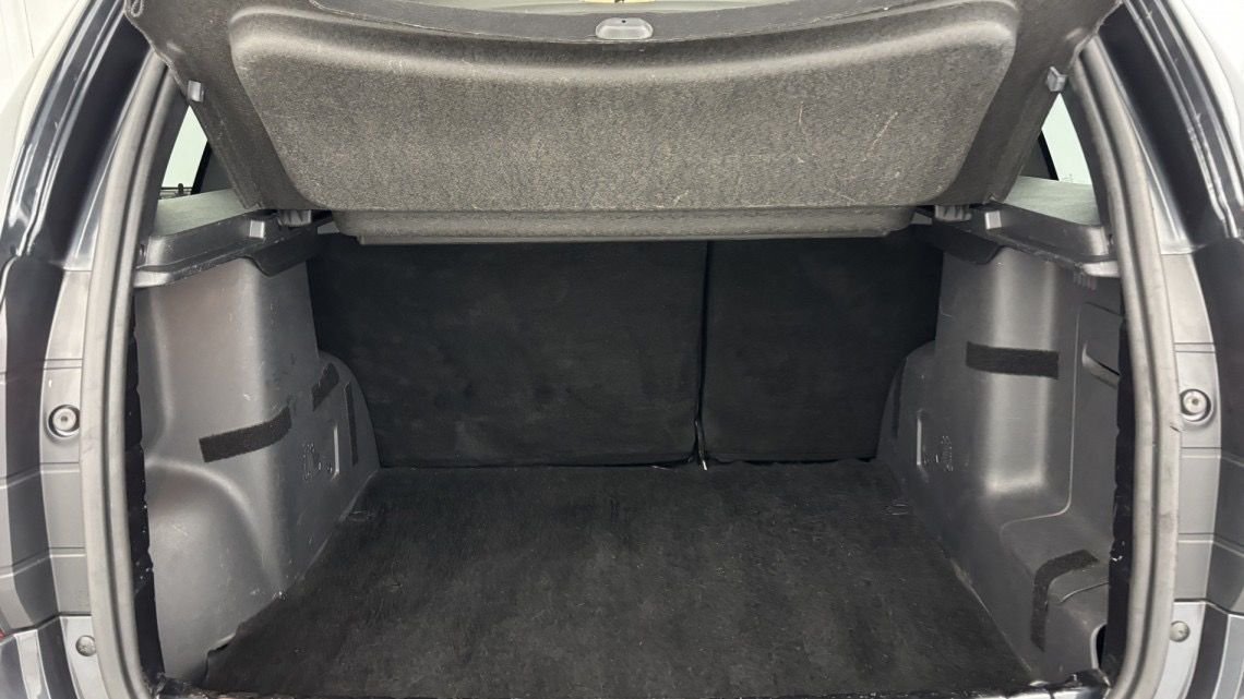 DACIA Duster TCe 125 4x2 Black Touch 5p Gris – Image 11