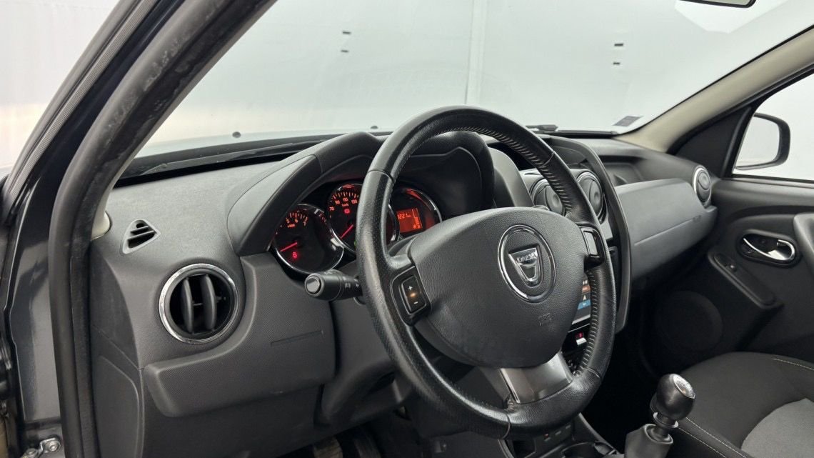 DACIA Duster TCe 125 4x2 Black Touch 5p Gris – Image 9