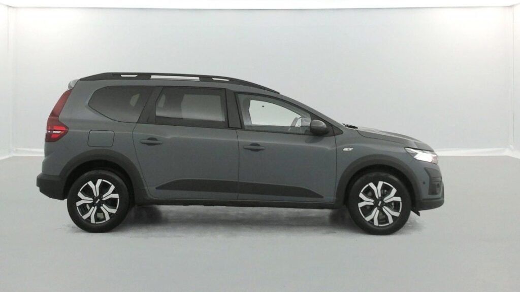 DACIA Jogger 1.0 TCe 110ch Expression 7 places + Caméra + GPS Gris Urbain