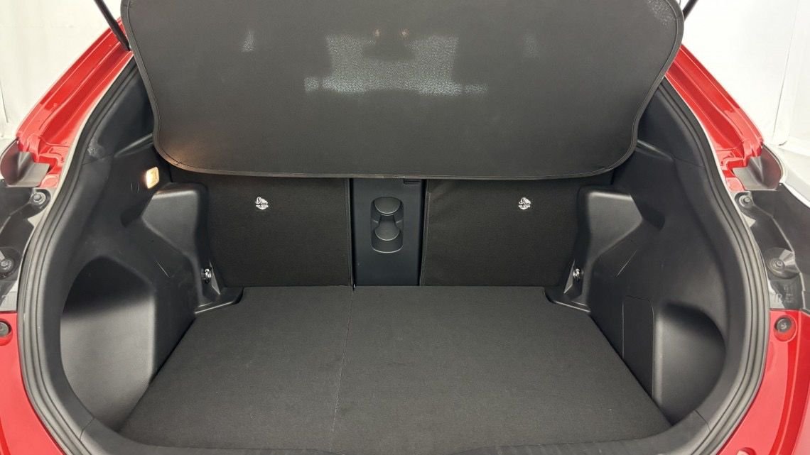 TOYOTA Yaris Cross 116h 2WD Design 5p Rouge – Image 15