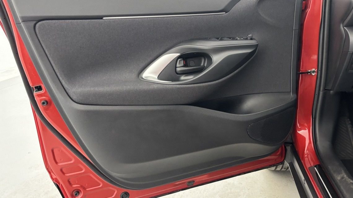 TOYOTA Yaris Cross 116h 2WD Design 5p Rouge – Image 12