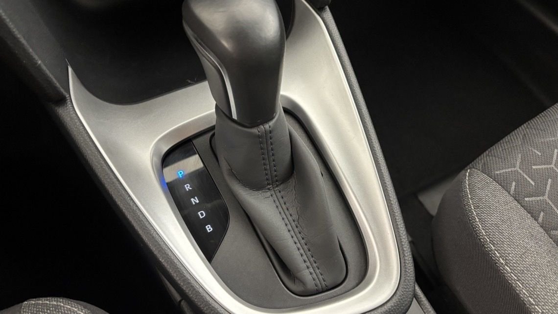 TOYOTA Yaris Cross 116h 2WD Design 5p Rouge – Image 5