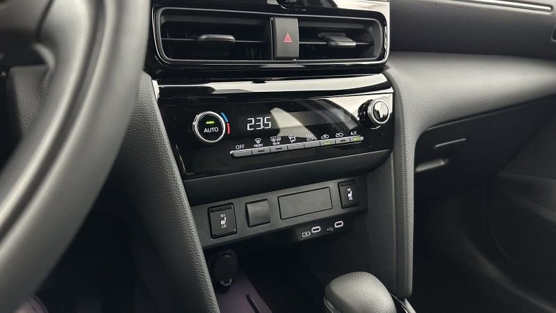 TOYOTA Yaris Cross Yaris cross 1.5 Hybride 130h Design e-CVT Blanc lunaire nacré – Image 9