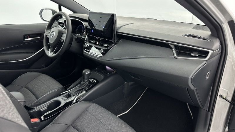 TOYOTA Corolla Touring Spt Corolla touring sports X 1.8 Hybrid 140ch Design (Team Player) Shimmeringsilver – Image 11