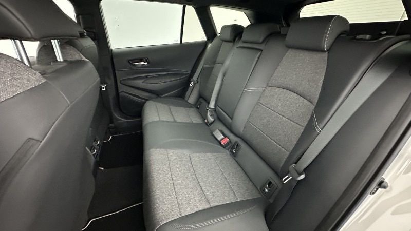 TOYOTA Corolla Touring Spt Corolla touring sports X 1.8 Hybrid 140ch Design (Team Player) Shimmeringsilver – Image 10