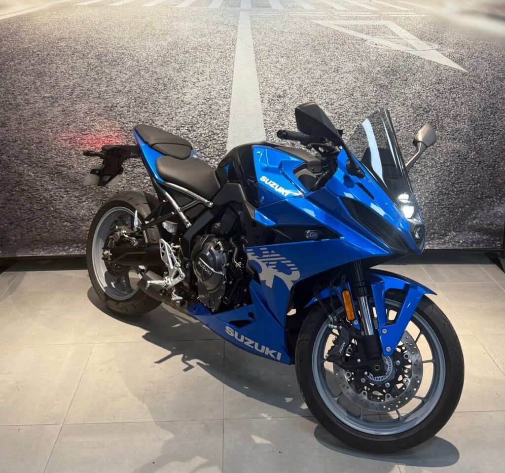 SUZUKI GSX-8R